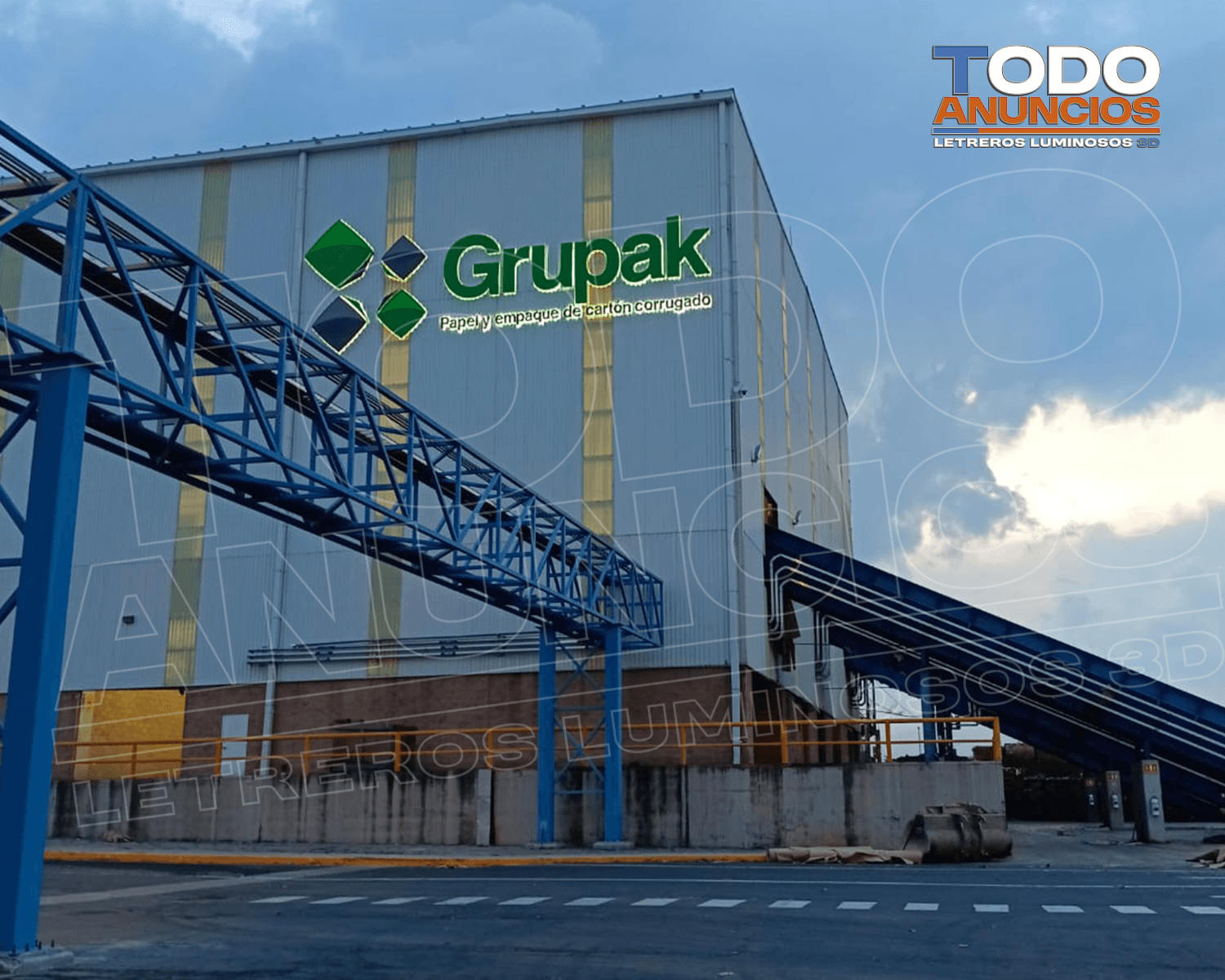 Letrero corporativo — Grupak