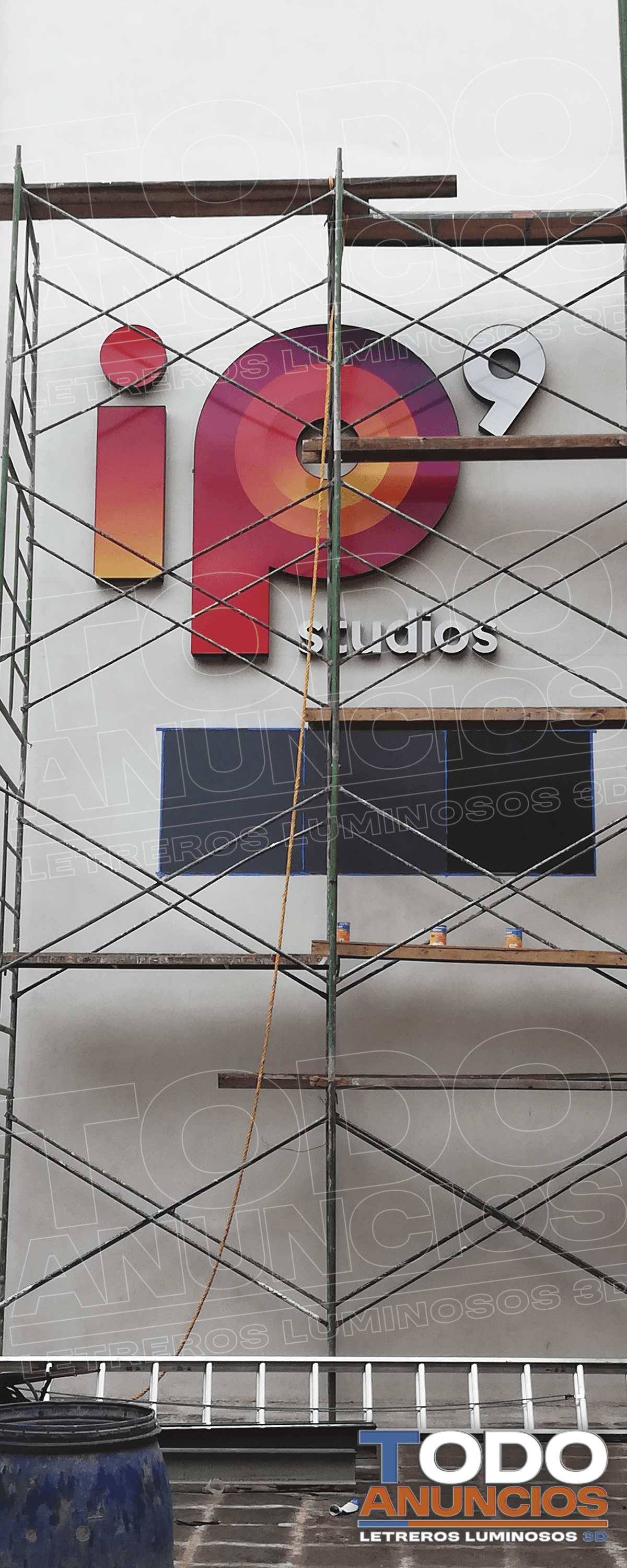 Letrero corporativo — IP9